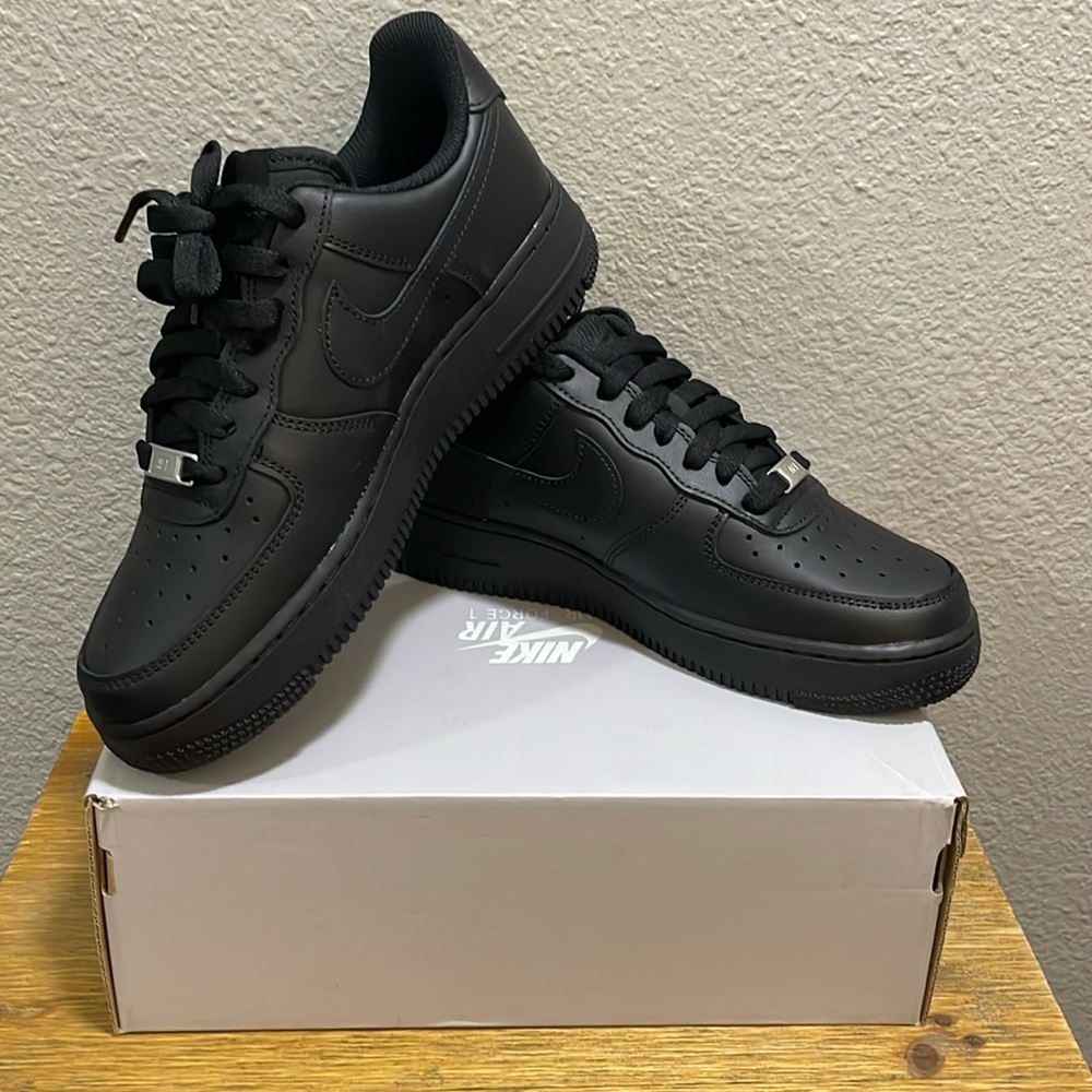 NIB Nike Women’s Air Force 1 ‘07